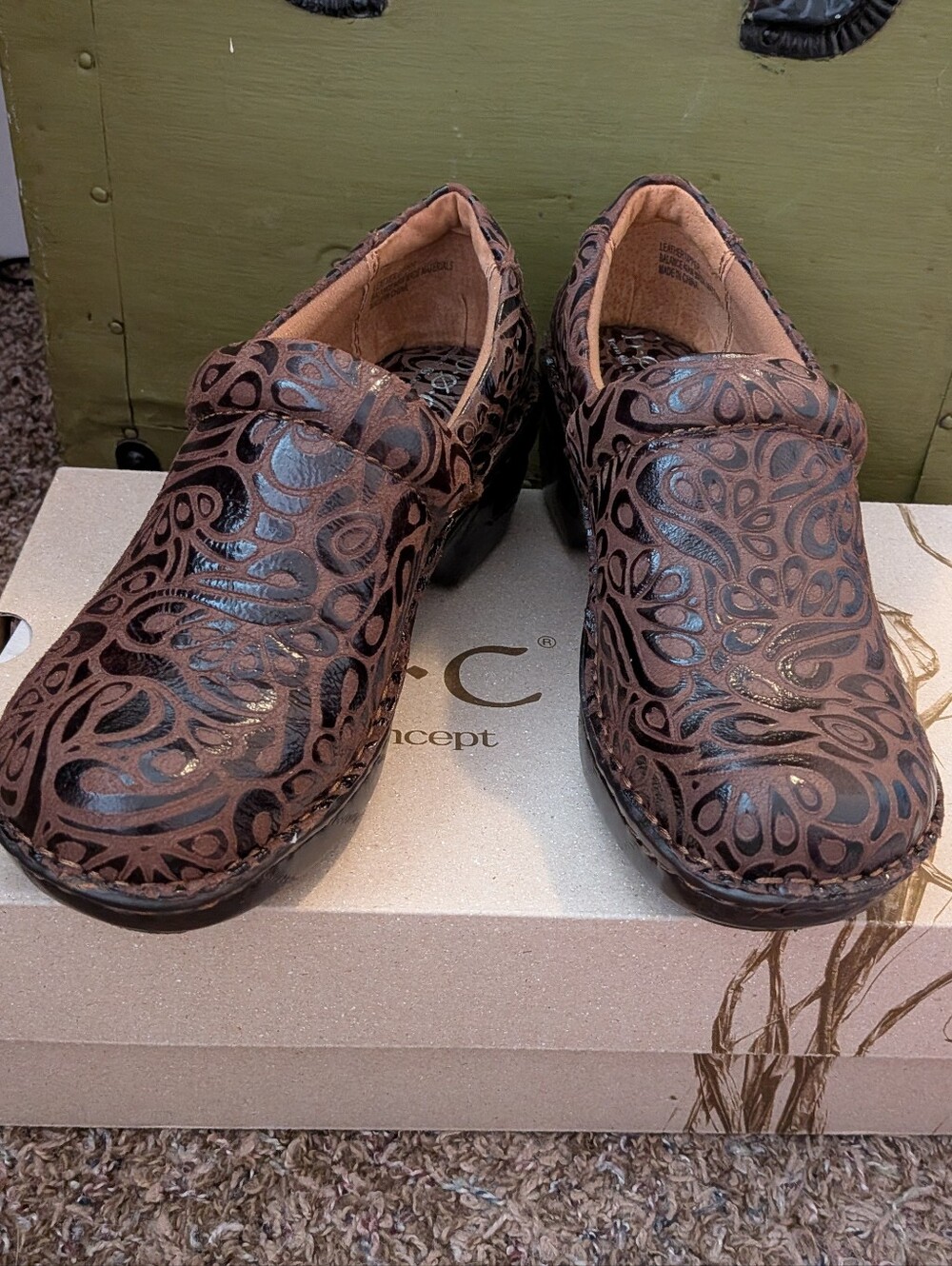BOC Born Concept Peggy Leather Upper Clogs 7 Wide Brown Floral New in Box
